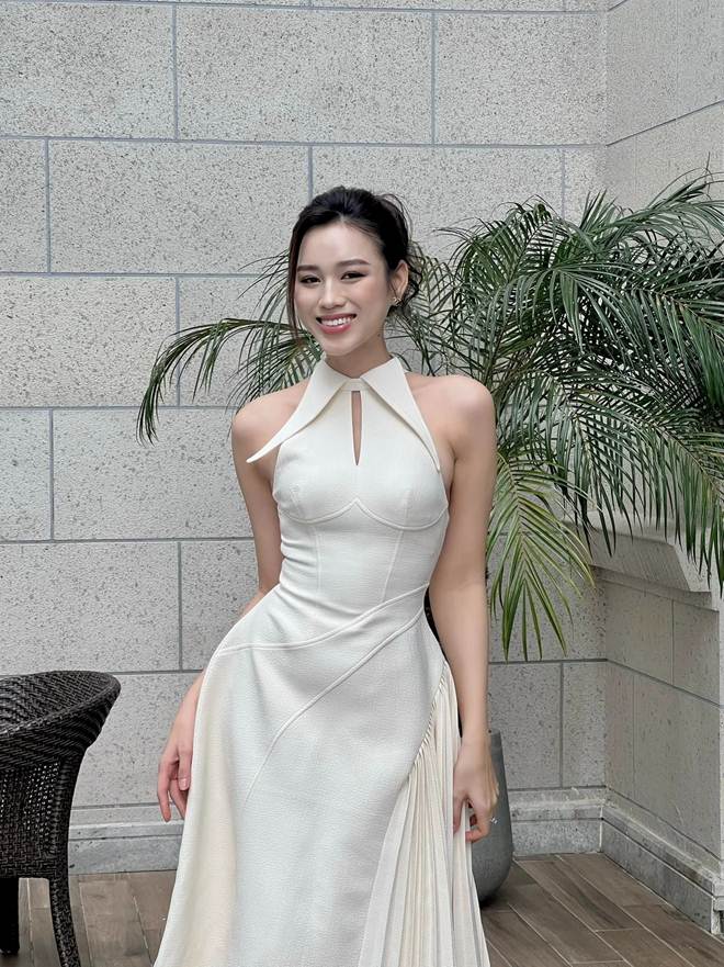 Hoa hậu Đỗ Thị Hà chuộng váy siêu ngắn, khoe chân dài 1m11-9