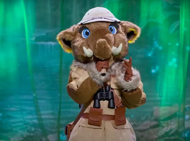 Voi Bản Đôn lộ nguyên hình ở Ca Sĩ Mặt Nạ, giọng hát đặc trưng chỉ đúng một người!-1