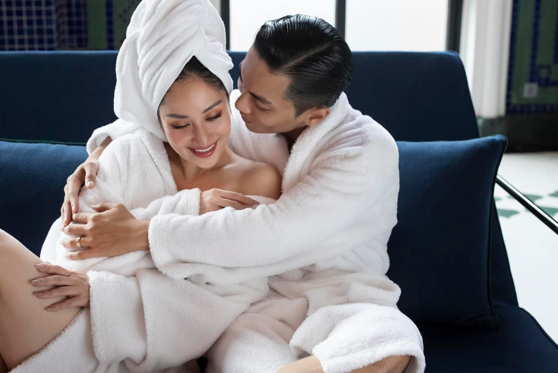 Sao Việt 3/9: Thuỷ Tiên khác lạ nghi dao kéo, Khánh Thi gợi cảm bên chồng-1