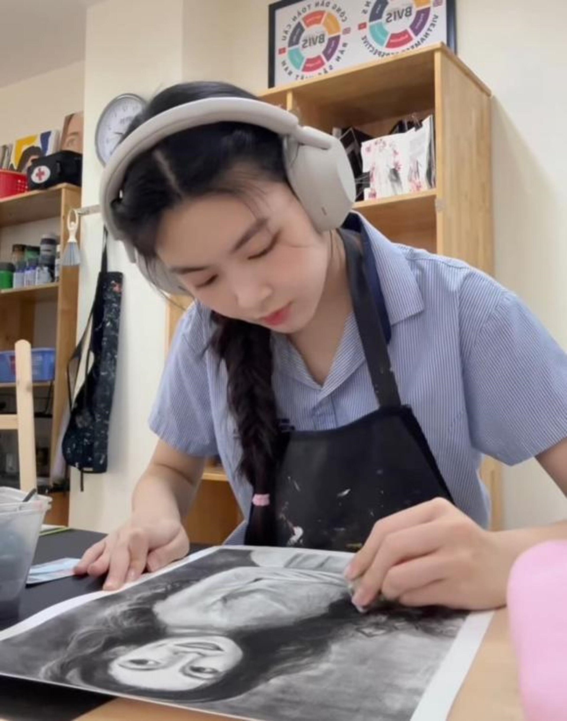 Sao Việt 3/9: Thuỷ Tiên khác lạ nghi dao kéo, Khánh Thi gợi cảm bên chồng-5