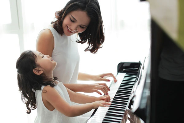 Con gái phạm lỗi tày đình, phản ứng của cha mẹ khiến trẻ thở phào-3