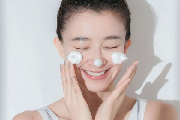 Sản phẩm nên hạn chế dùng để tránh tình trạng da thiếu độ ẩm và lão hóa nhanh-4