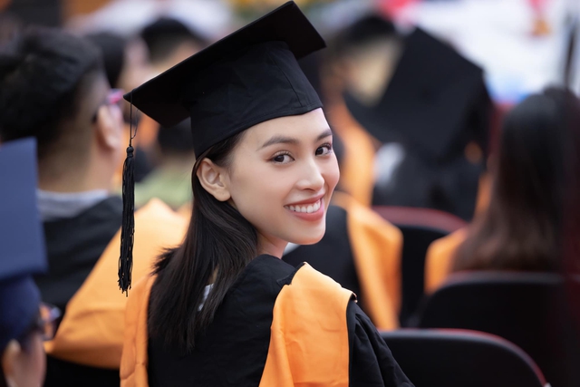 Các nàng Hậu nhà Sen Vàng đọ sắc cùng áo cử nhân: Ai cũng xinh đẹp, học vấn thì xịn khỏi bàn!-4