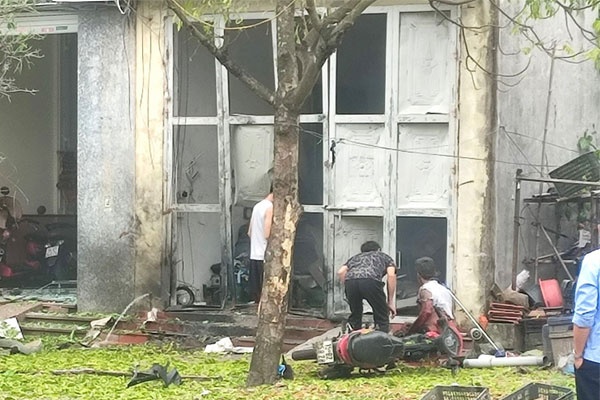 Nghi nổ bình gas, 3 người trong gia đình bị thương nặng-1