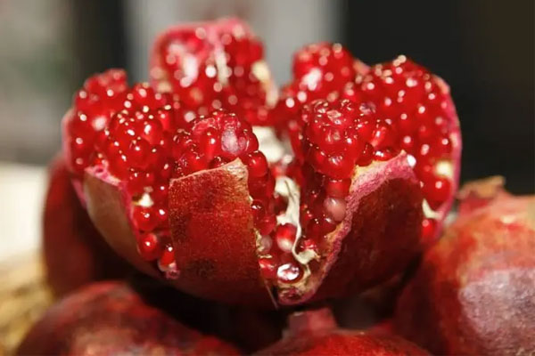 Lựu ngon, bổ nhưng lại đại kỵ với 3 nhóm người này-2