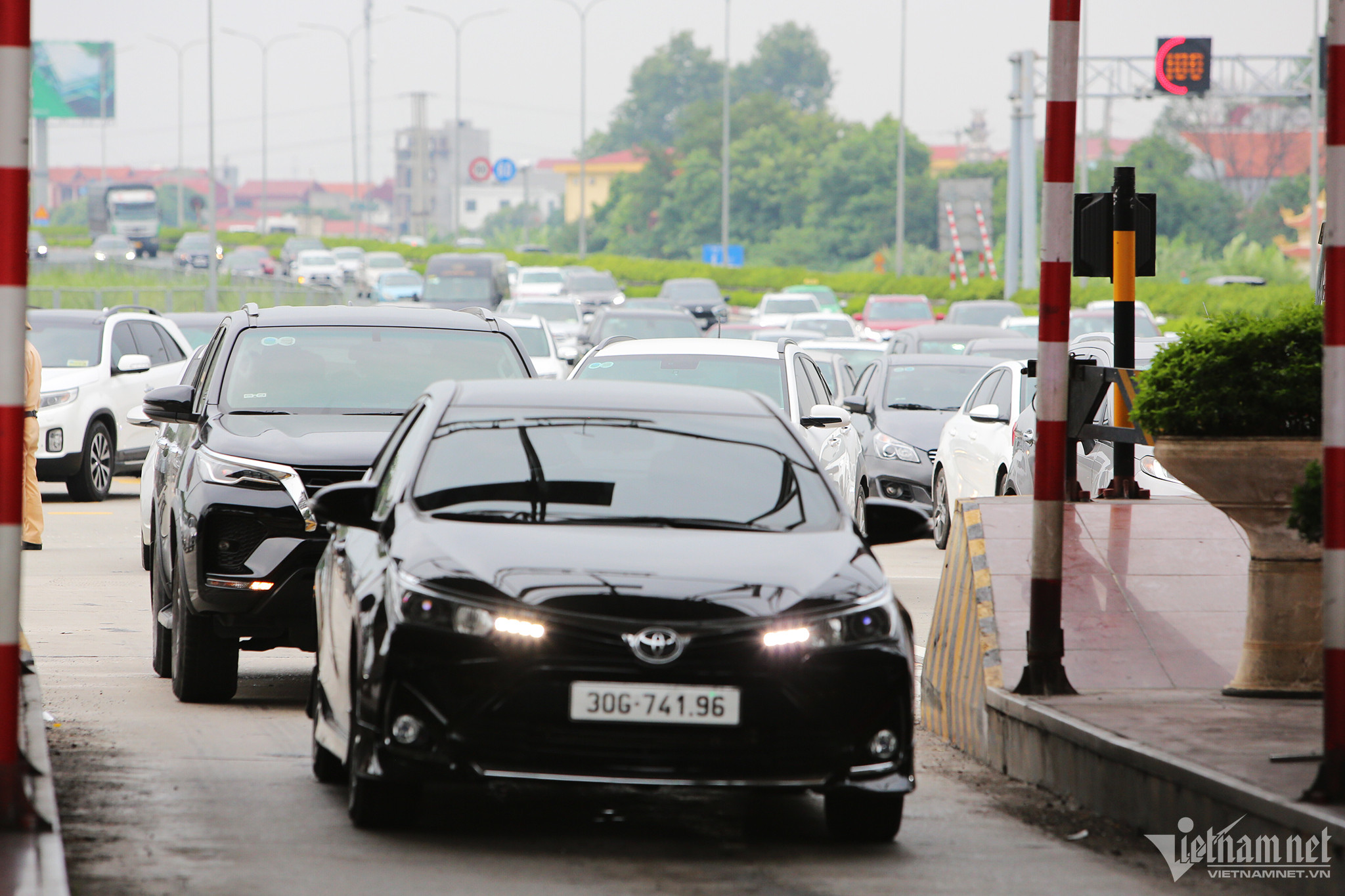 Chưa kết thúc nghỉ lễ, các cửa ngõ về Hà Nội ùn tắc kéo dài-2