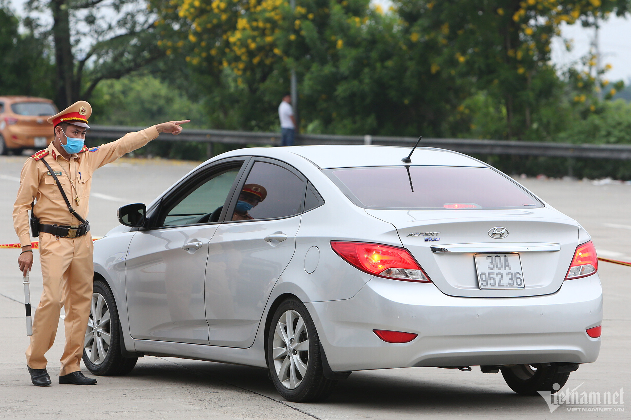 Chưa kết thúc nghỉ lễ, các cửa ngõ về Hà Nội ùn tắc kéo dài-3