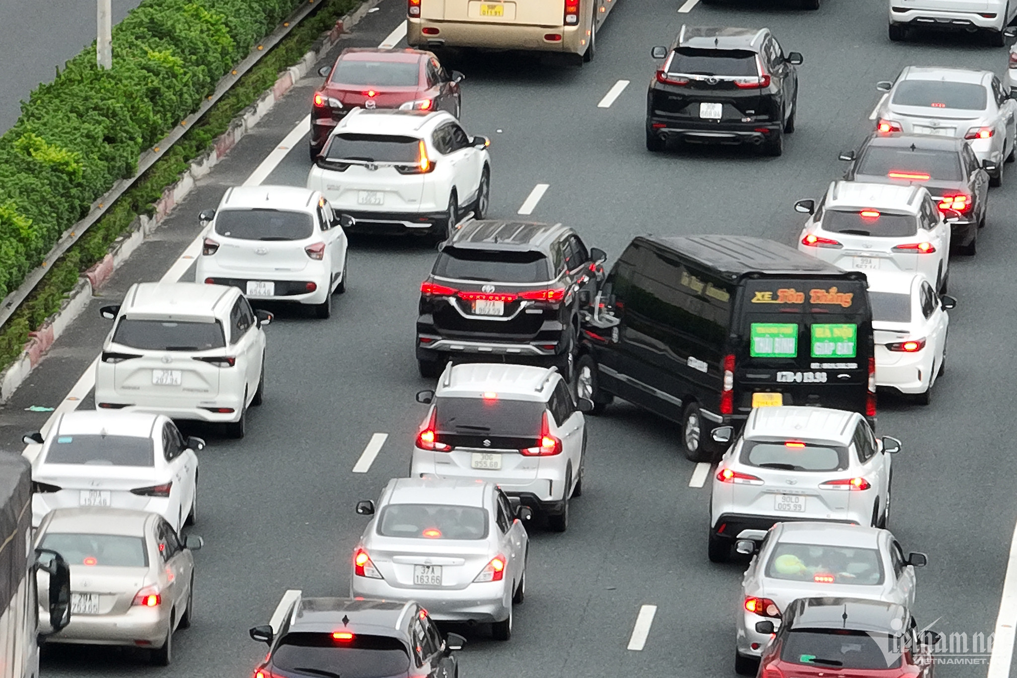 Chưa kết thúc nghỉ lễ, các cửa ngõ về Hà Nội ùn tắc kéo dài-9