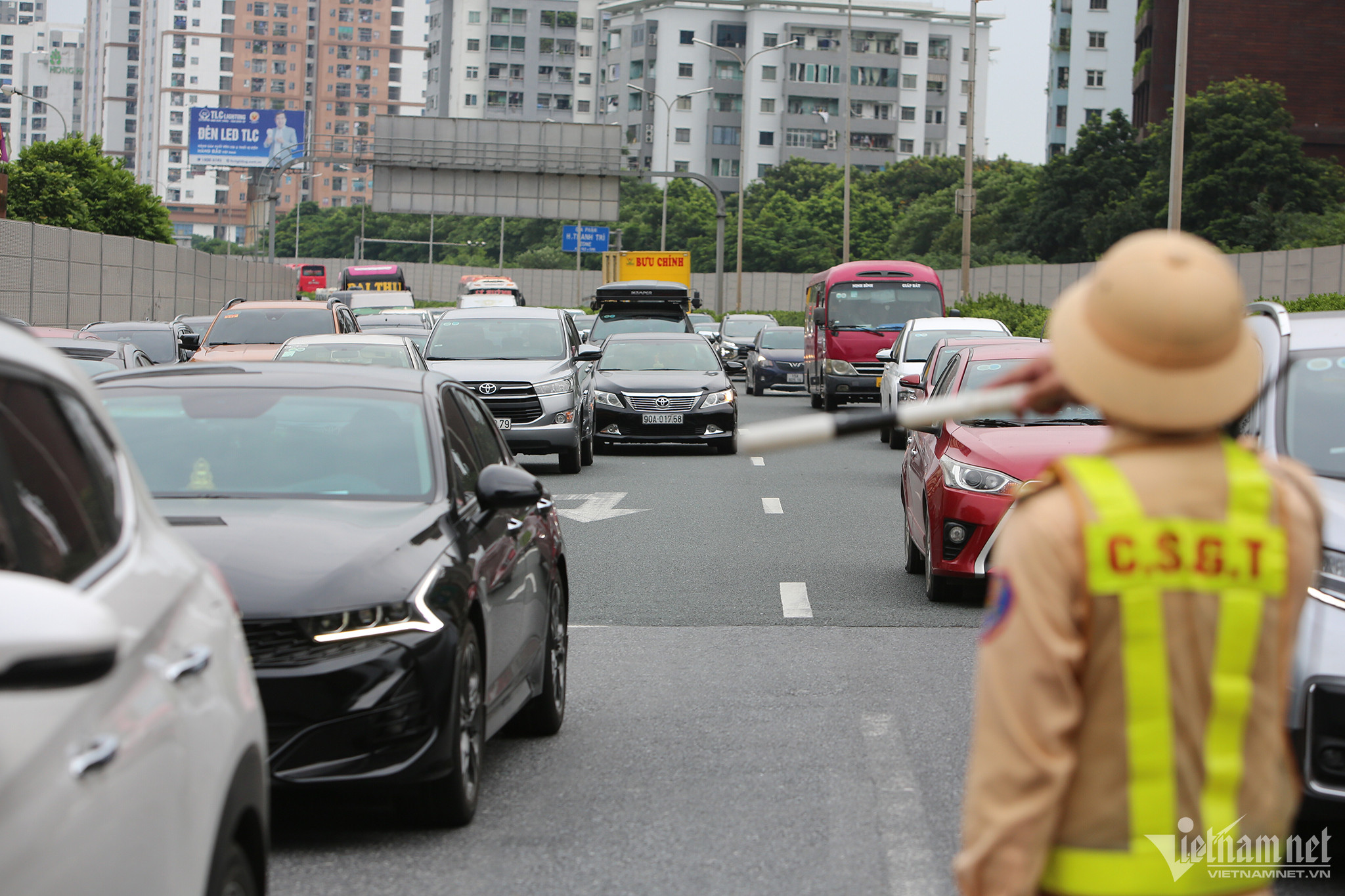 Chưa kết thúc nghỉ lễ, các cửa ngõ về Hà Nội ùn tắc kéo dài-10