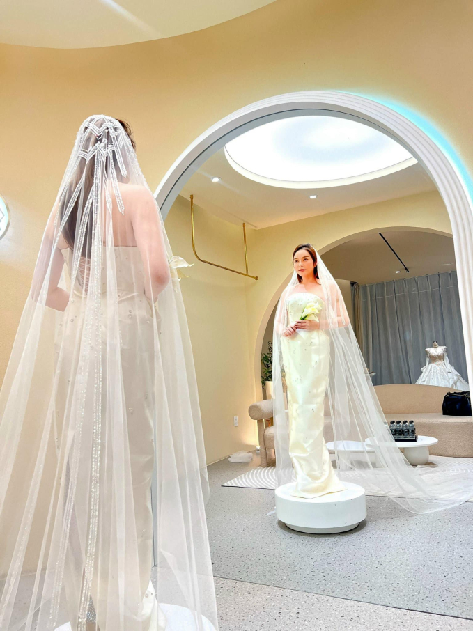 Lý Nhã Kỳ thử váy cưới, sắp kết hôn ở tuổi 41?-2