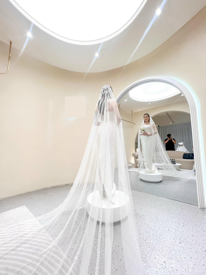 Lý Nhã Kỳ thử váy cưới, sắp kết hôn ở tuổi 41?-3