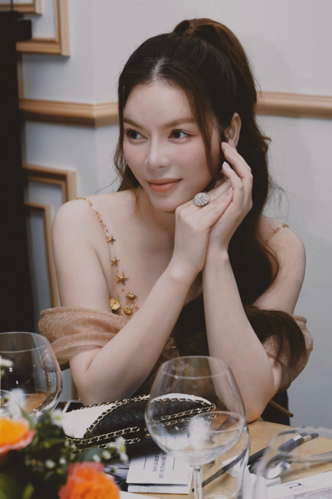 Lý Nhã Kỳ thử váy cưới, sắp kết hôn ở tuổi 41?-4