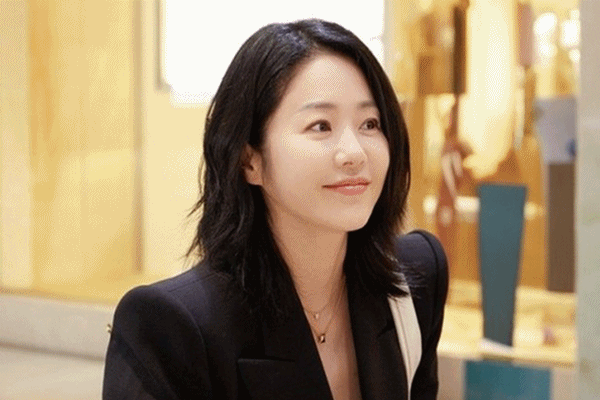 Mỹ nhân sở hữu làn da mơ ước, chi gần 1,7 tỷ đồng mỗi năm để chăm da