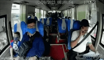 Khoảnh khắc tài xế đột quỵ trên chuyến xe về Bình Thuận, hành khách gọi cấp cứu-1