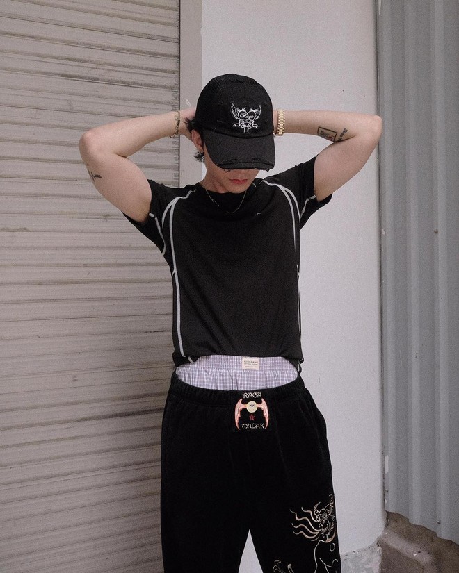 Sơn Tùng còn nhiều quần caro để diện không chứ netizen sắp chịu hết nổi rồi-1