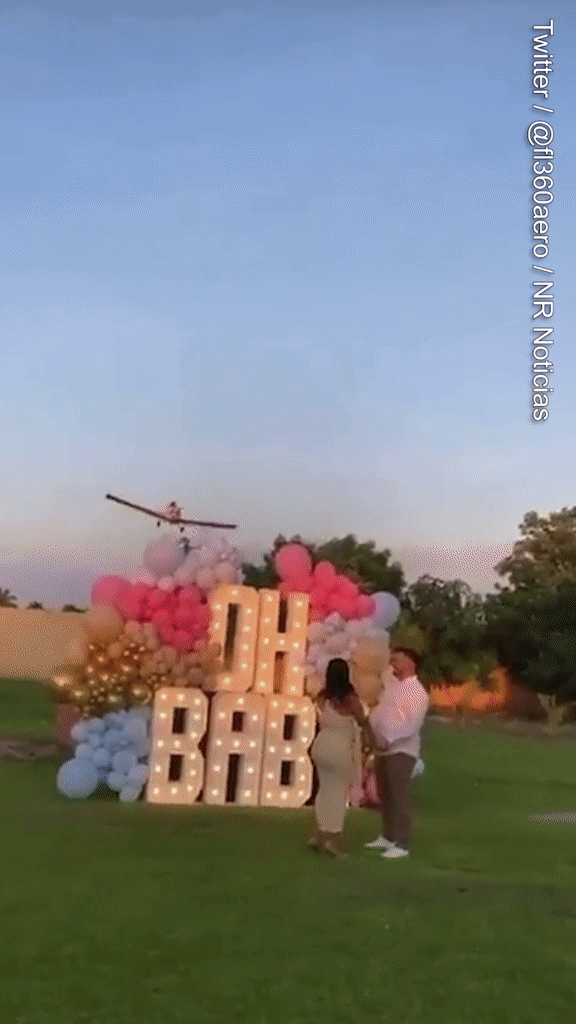 Máy bay biểu diễn tạo bất ngờ trong bữa tiệc, không may gặp tai nạn thương tâm-1