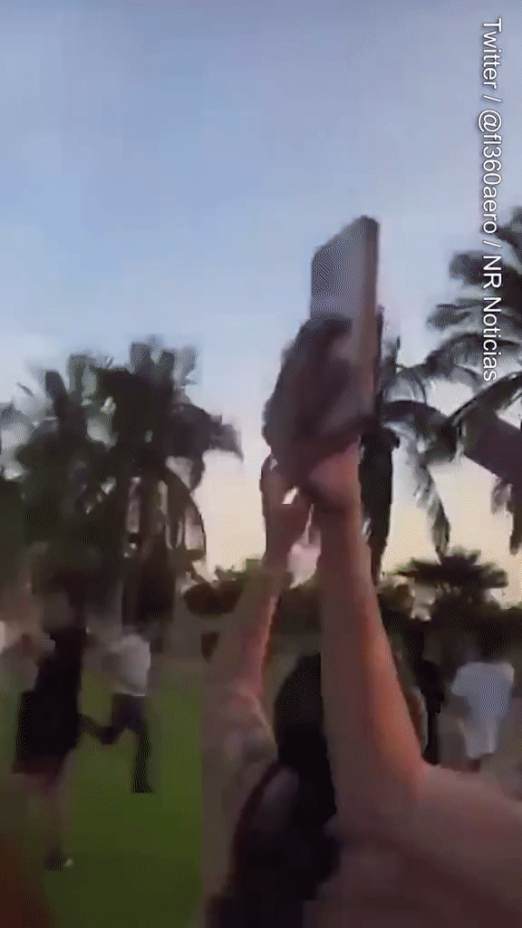 Máy bay biểu diễn tạo bất ngờ trong bữa tiệc, không may gặp tai nạn thương tâm-2