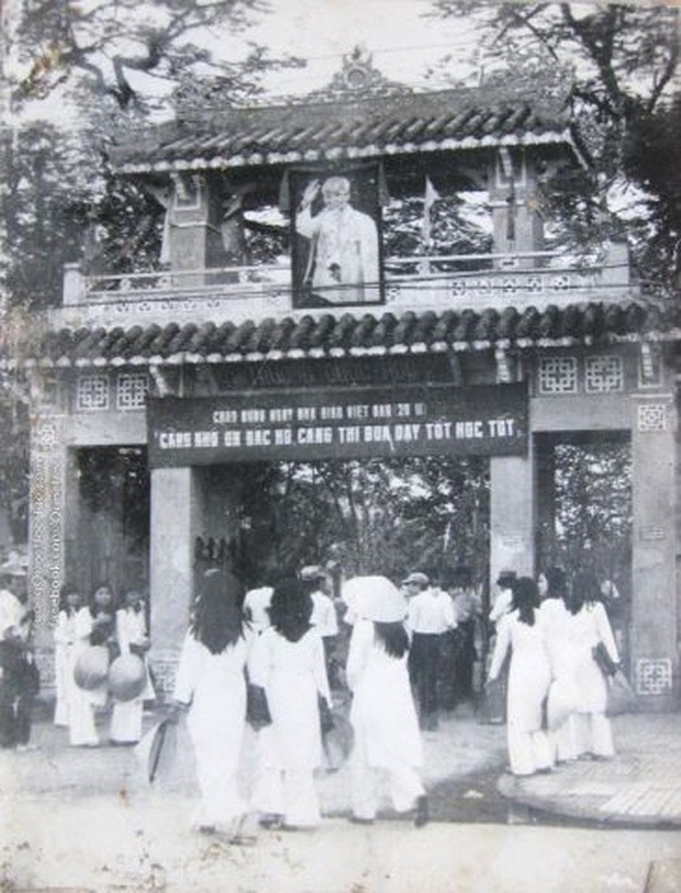 Những hình ảnh lễ khai giảng ngày xửa ngày xưa: Một tấm phông vải cắt hồ dán, áo trắng quần xanh giản dị-6