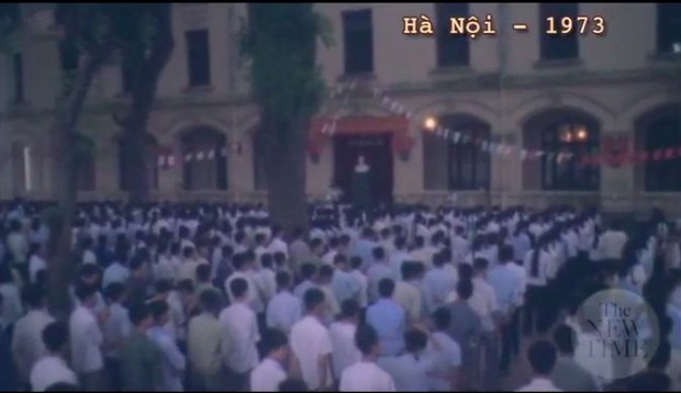 Những hình ảnh lễ khai giảng ngày xửa ngày xưa: Một tấm phông vải cắt hồ dán, áo trắng quần xanh giản dị-2