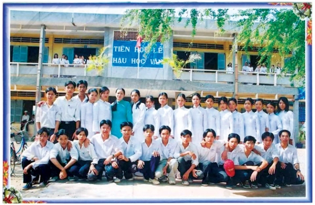 Những hình ảnh lễ khai giảng ngày xửa ngày xưa: Một tấm phông vải cắt hồ dán, áo trắng quần xanh giản dị-11