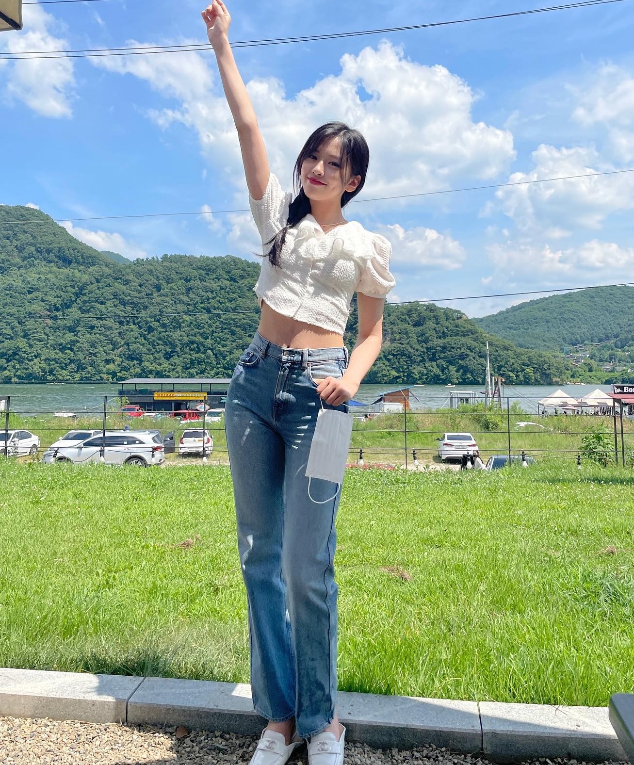 4 kiểu quần jeans chuẩn mốt được sao Hàn diện mãi không chán-4