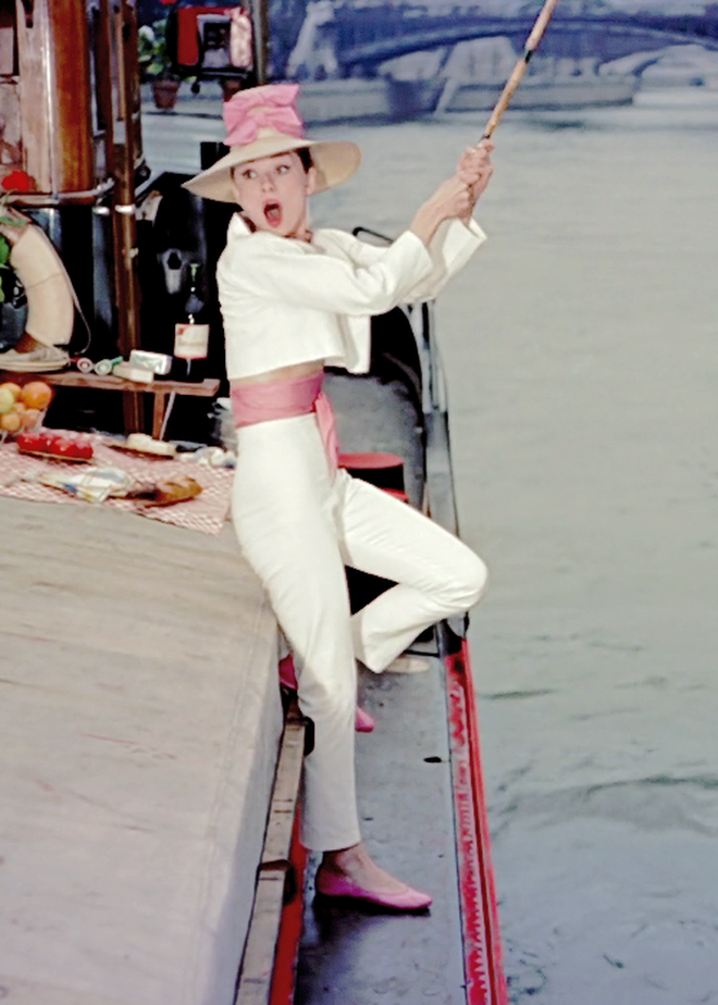 Hơn 60 năm nhìn lại, outfit của Audrey Hepburn trong Funny Face vẫn đẹp kinh điển-2