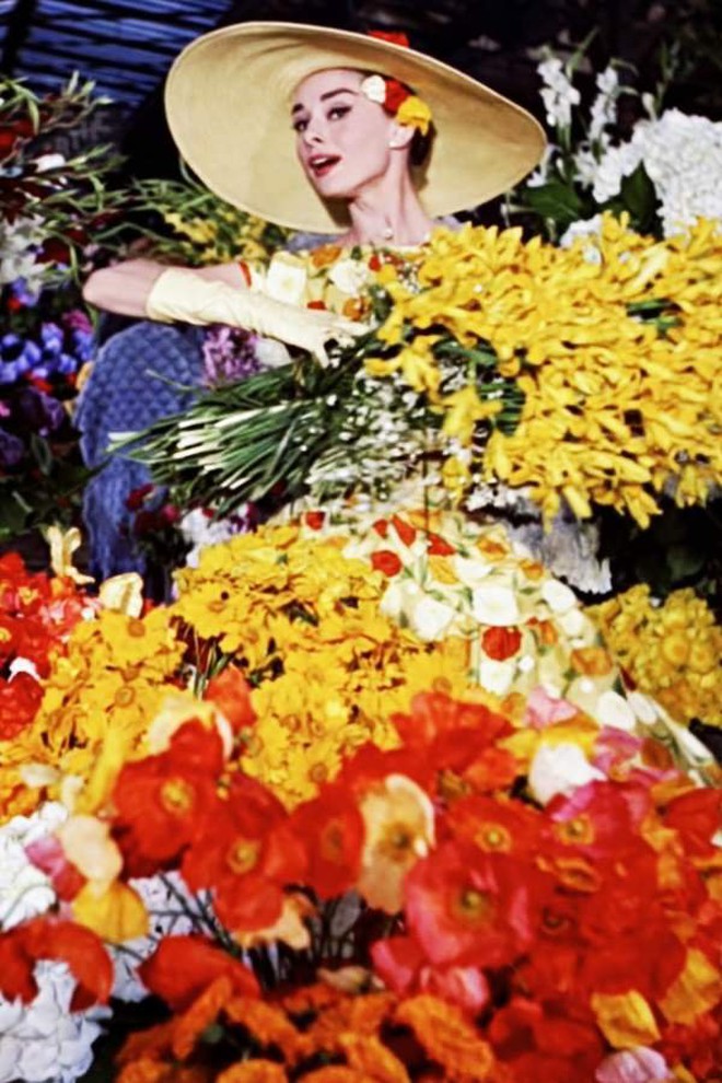 Hơn 60 năm nhìn lại, outfit của Audrey Hepburn trong Funny Face vẫn đẹp kinh điển-5