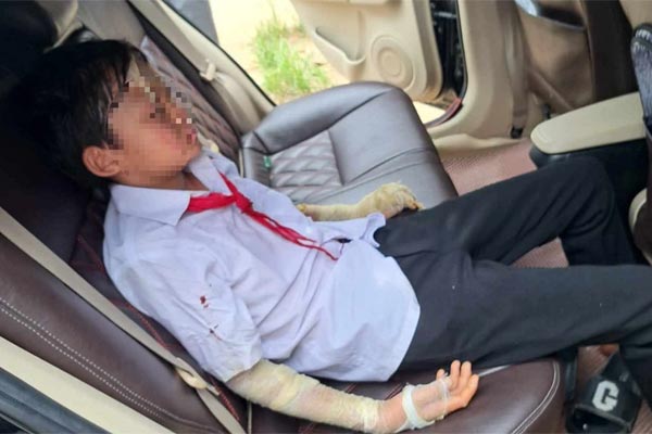 Hiệu trưởng đột quỵ khi đang đọc diễn văn khai giảng-2