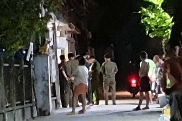 Chủ quán gây rùng mình với nước uống màu mè trong thùng sơn, cốc nhựa bẩn-1