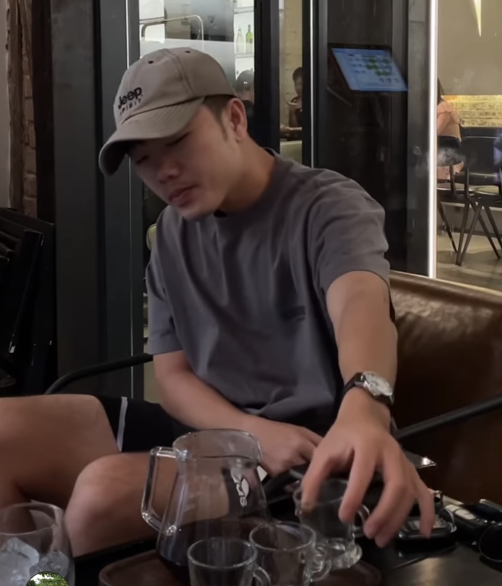 Nhuệ Giang - vợ Xuân Trường hiếm hoi lộ diện cùng chồng đi cafe, tận hưởng trời thu Hà Nội-3