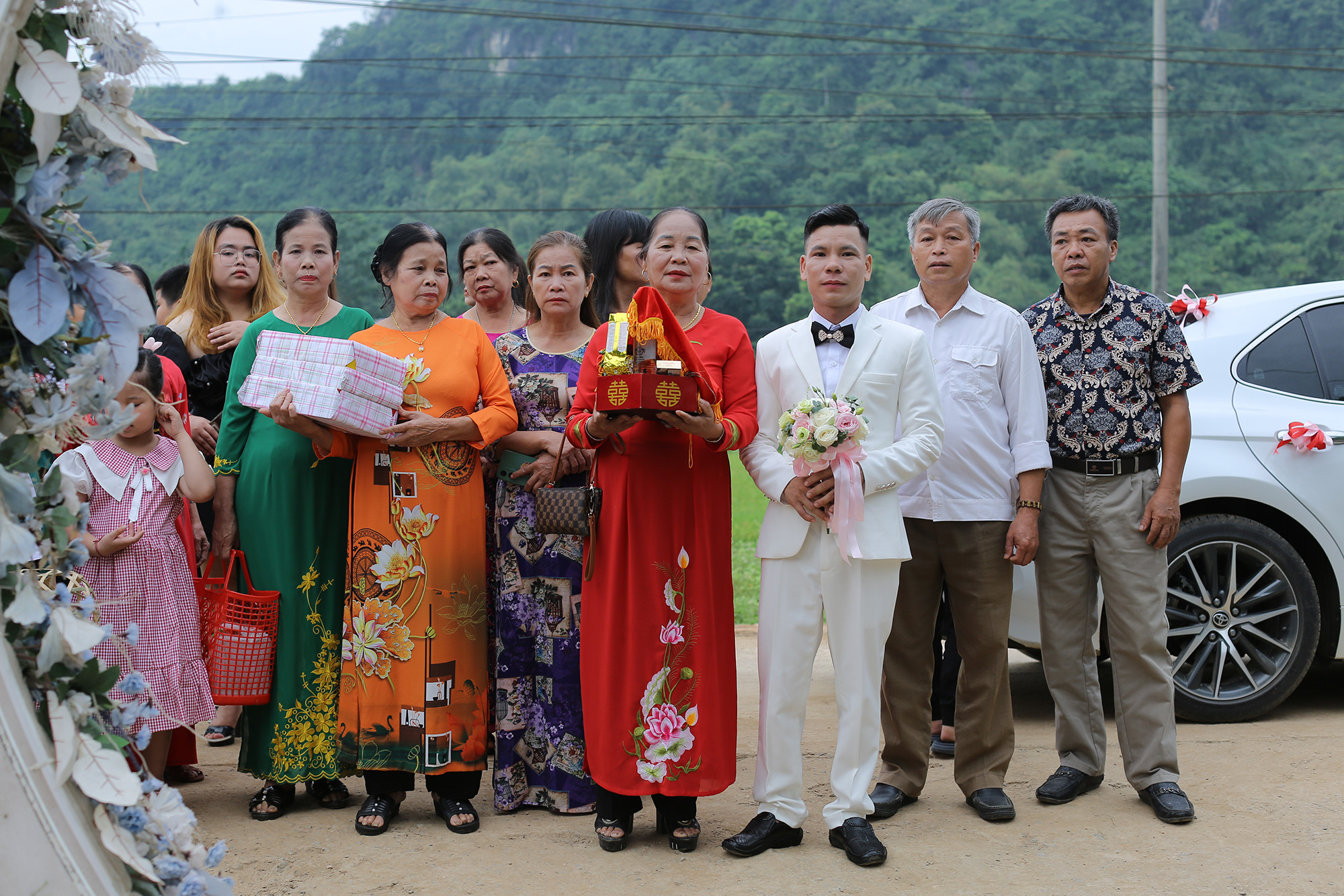 Người phụ nữ Hà Nội cưới vợ mới cho con rể cũ, giữ lại sống chung nhà-10