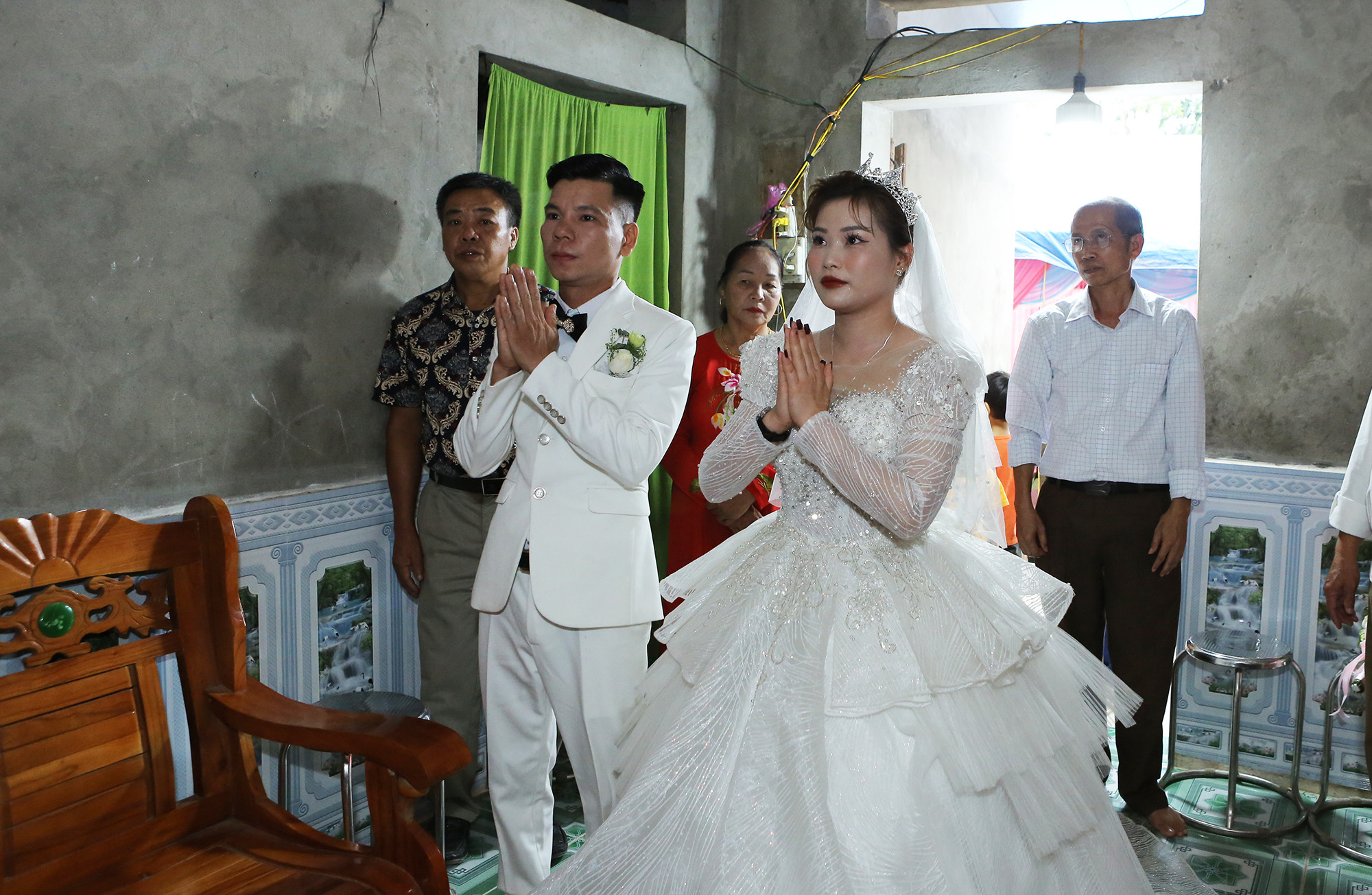 Người phụ nữ Hà Nội cưới vợ mới cho con rể cũ, giữ lại sống chung nhà-11