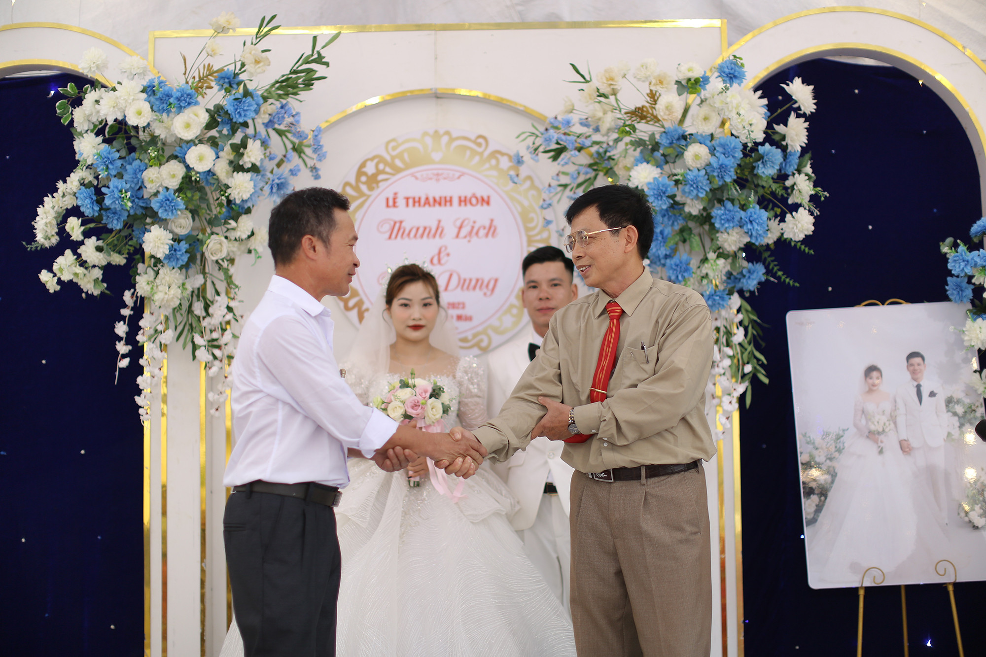 Người phụ nữ Hà Nội cưới vợ mới cho con rể cũ, giữ lại sống chung nhà-16