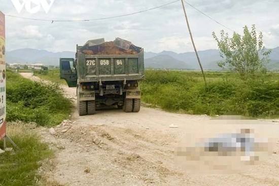 Hai học sinh ở Điện Biên bị xe tải cán tử vong khi đi khai giảng về