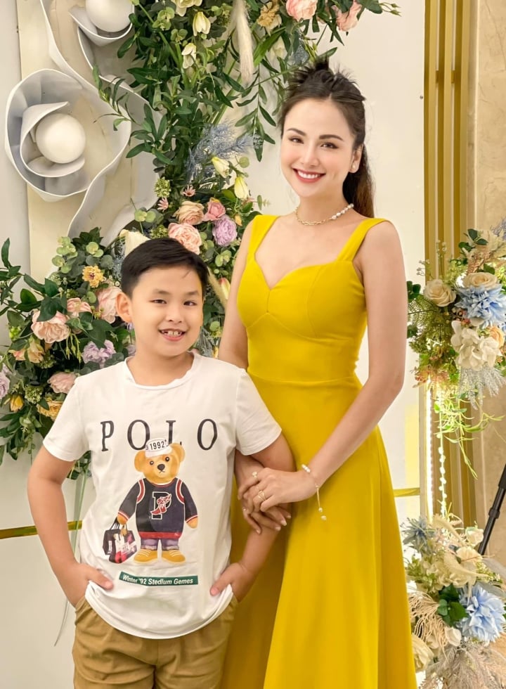 Diễm Hương: Sống khổ mà vui còn hơn ngày cầm cục tiền, tối về uống thuốc ngủ-2