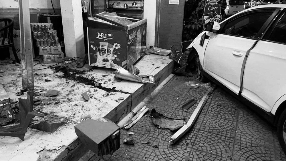 Ô tô lao lên vỉa hè, tông gãy chân chủ nhà nghỉ ở Đồ Sơn, đoạn clip hé lộ diễn biến-3