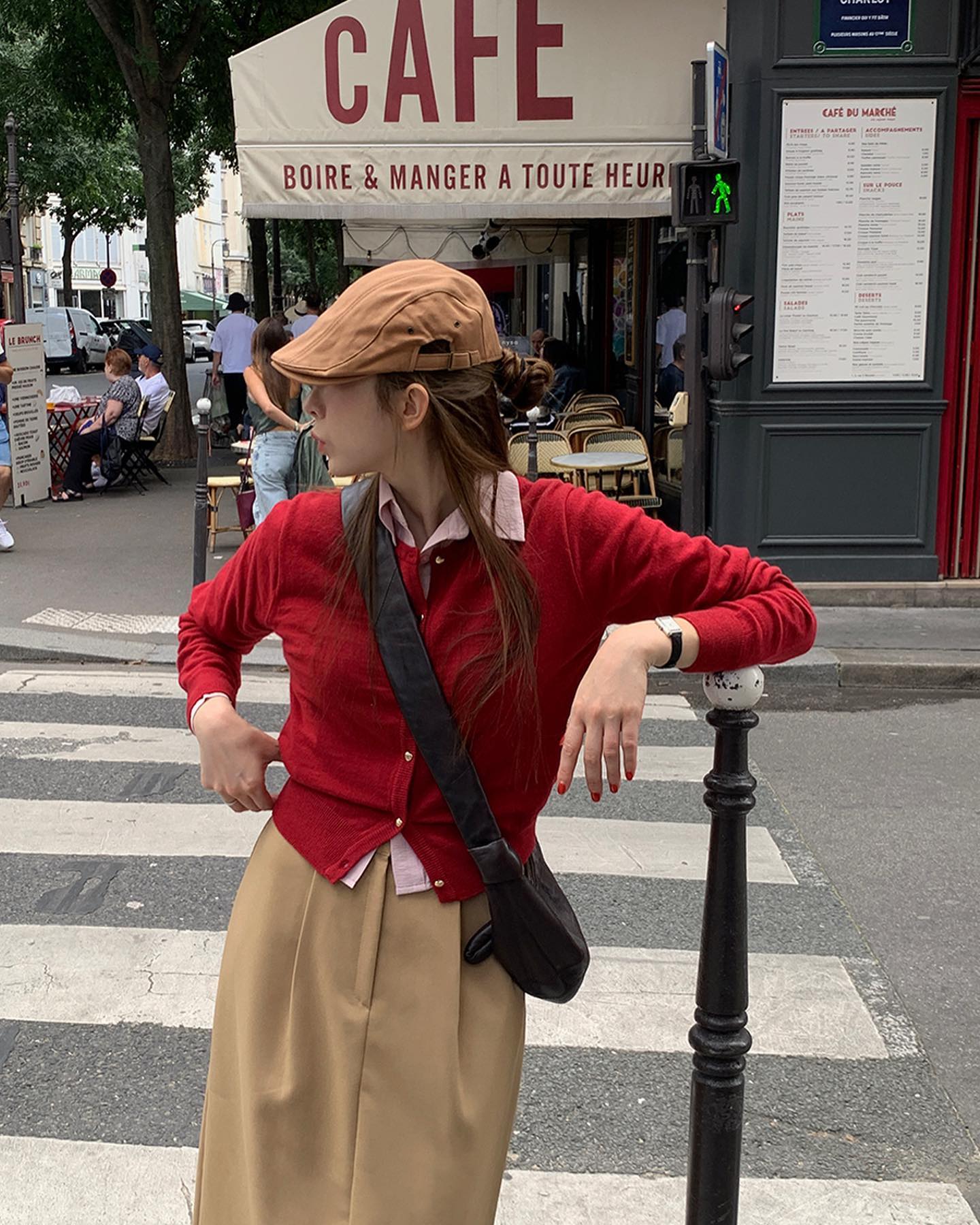 9 cách mặc trang phục màu đỏ sang trọng, không bị sến-2