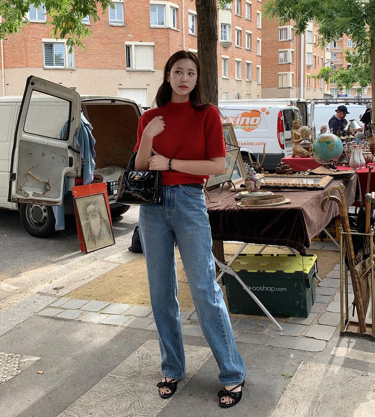 9 cách mặc trang phục màu đỏ sang trọng, không bị sến-4