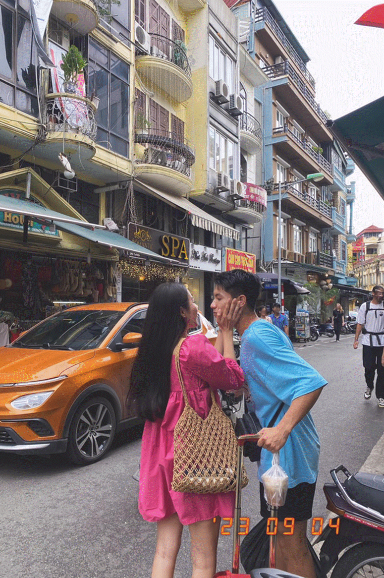 Tiền vệ tuyển Việt Nam công khai khoá môi bạn gái xinh đẹp, khẳng định chủ quyền-2