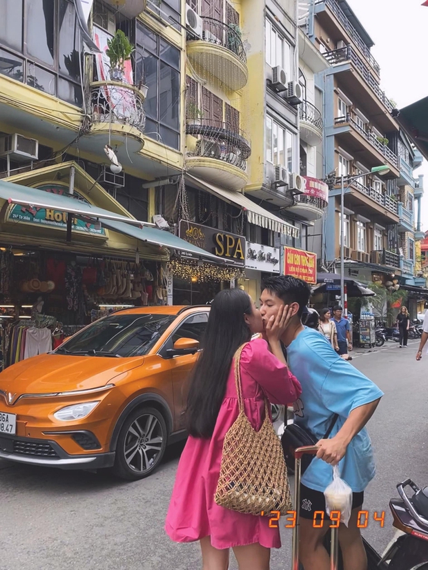 Tiền vệ tuyển Việt Nam công khai khoá môi bạn gái xinh đẹp, khẳng định chủ quyền-3