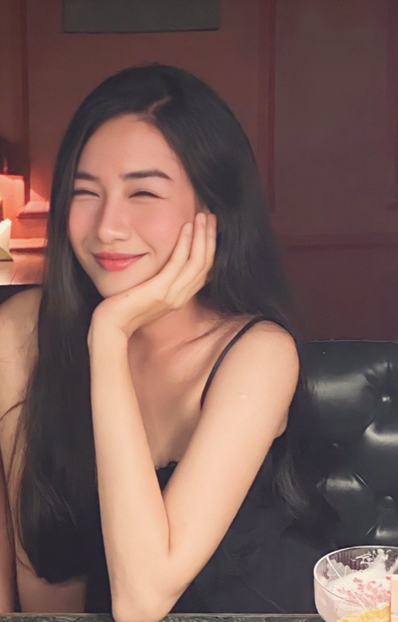 Tiền vệ tuyển Việt Nam công khai khoá môi bạn gái xinh đẹp, khẳng định chủ quyền-7