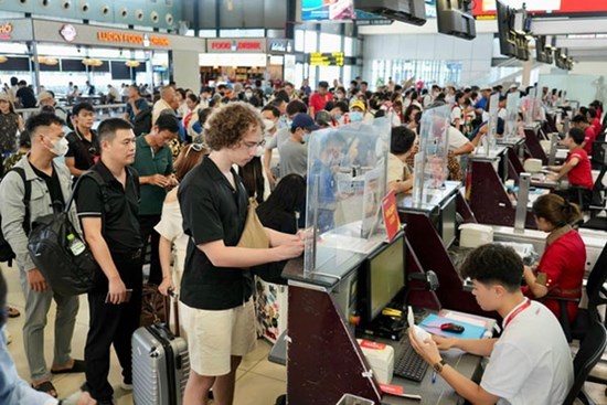 Hàng không mở bán vé Tết sớm với giá 1,9 triệu đồng chặng TPHCM - Hà Nội
