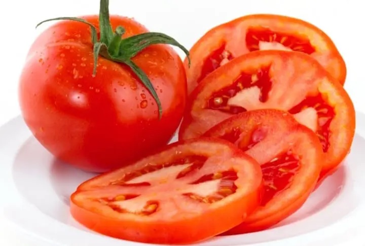 Có nên bỏ hạt và vỏ cà chua khi chế biến?-1