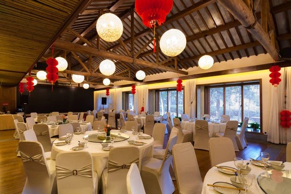 Con đỗ đại học, bố mở tiệc 30 mâm: Đến giờ ăn gặp chuyện chẳng ngờ, ông bố vội vàng rút khỏi nhóm gia đình-1