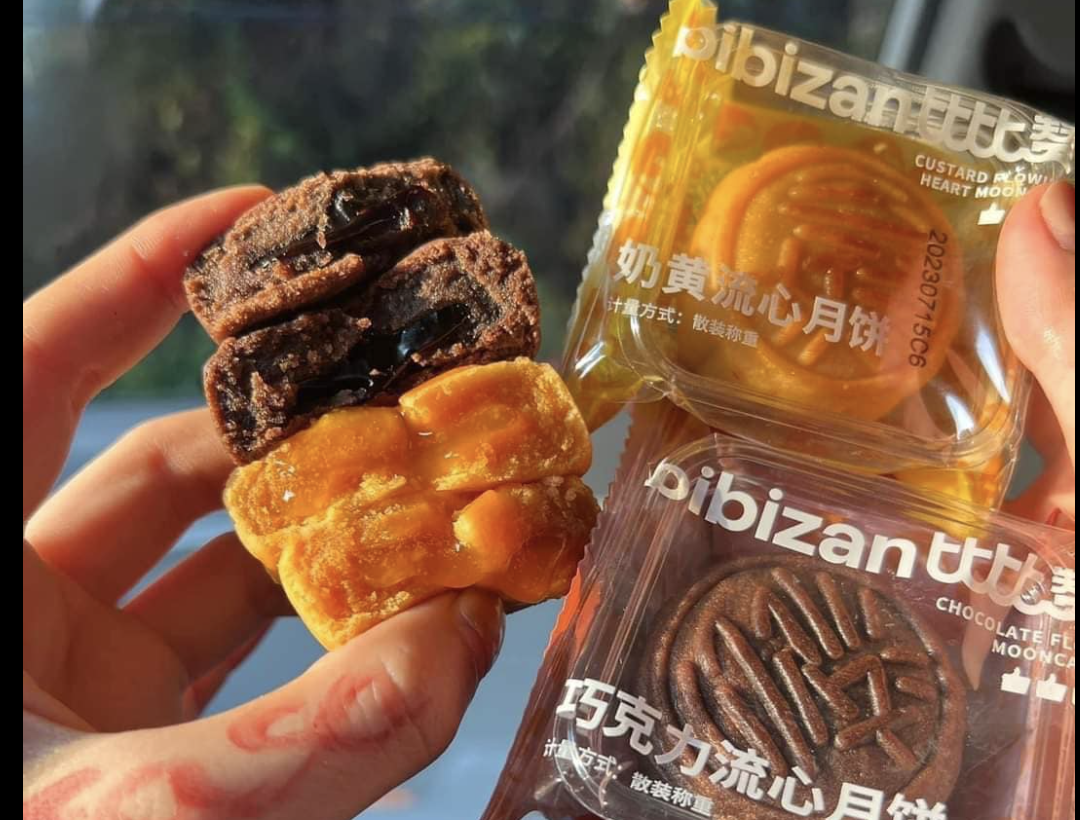 Giật mình giá bánh trung thu nhân trứng chảy Trung Quốc-2