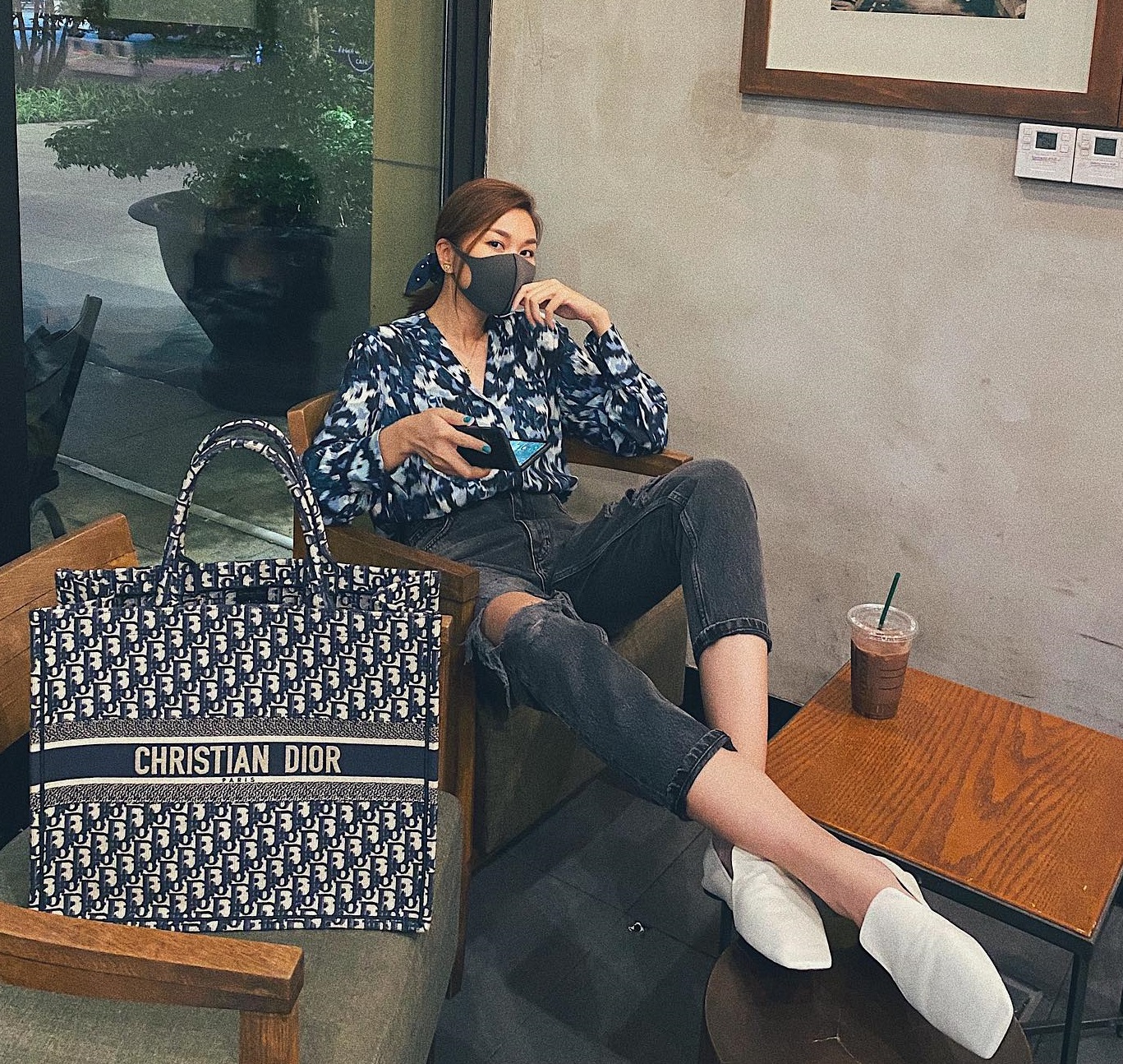 Mặc trang phục tối màu sang trọng mà vẫn trẻ trung như sao Việt-10