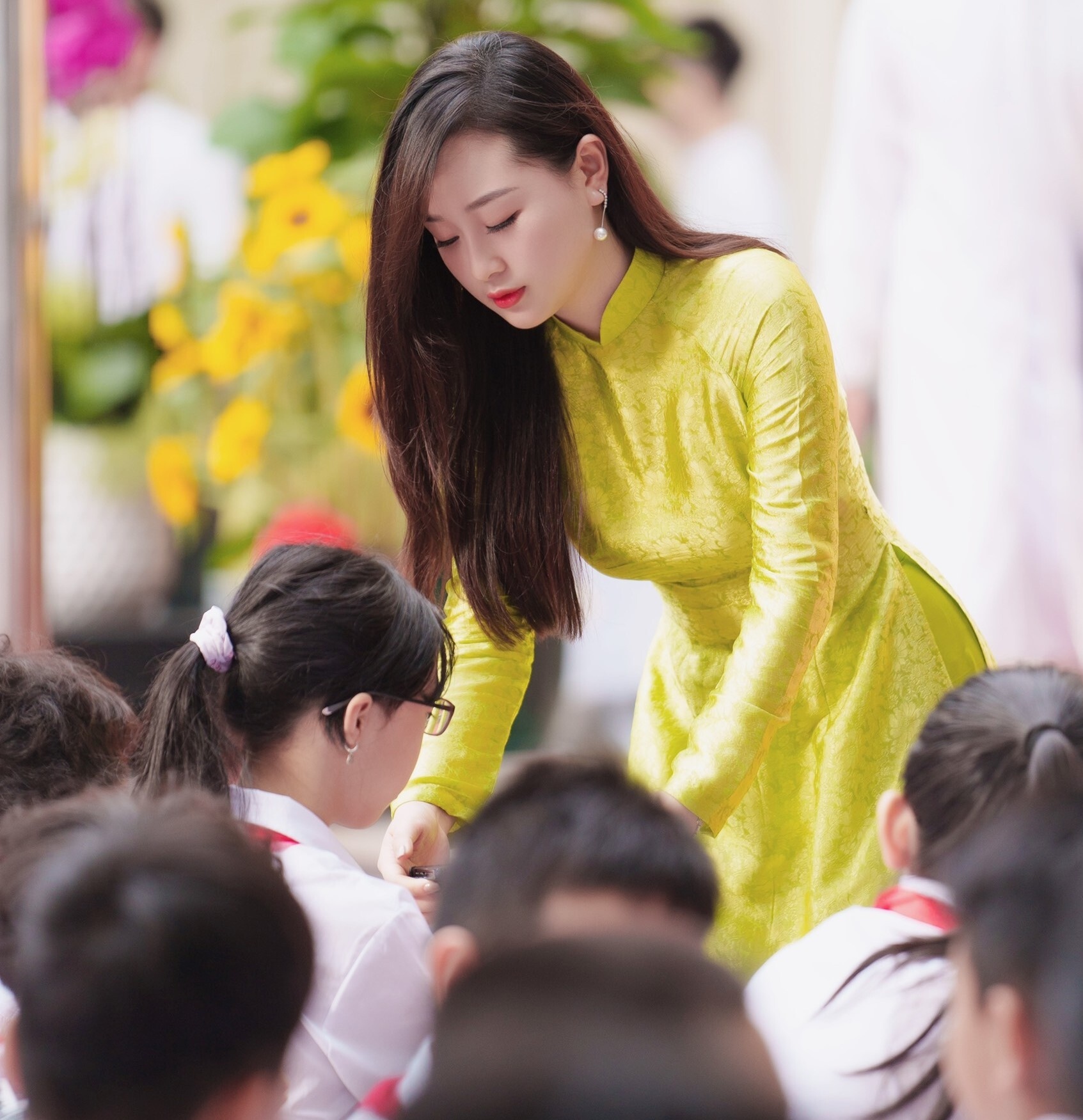 Cô giáo Hà thành nổi như cồn sau lễ khai giảng-2