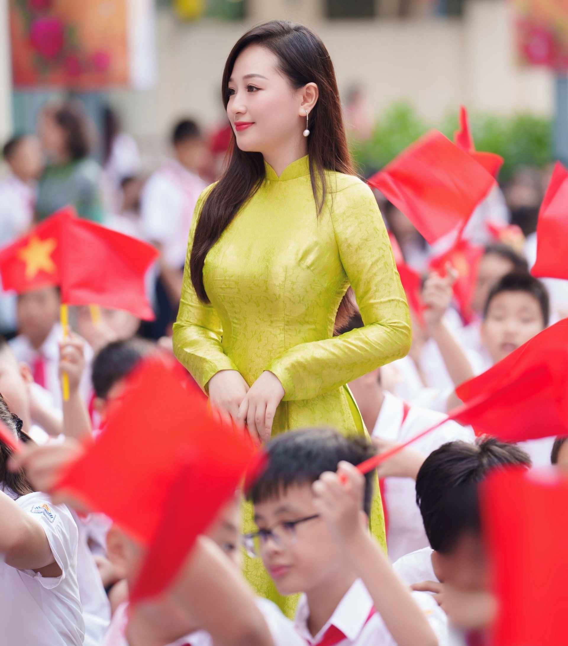 Cô giáo Hà thành nổi như cồn sau lễ khai giảng-3