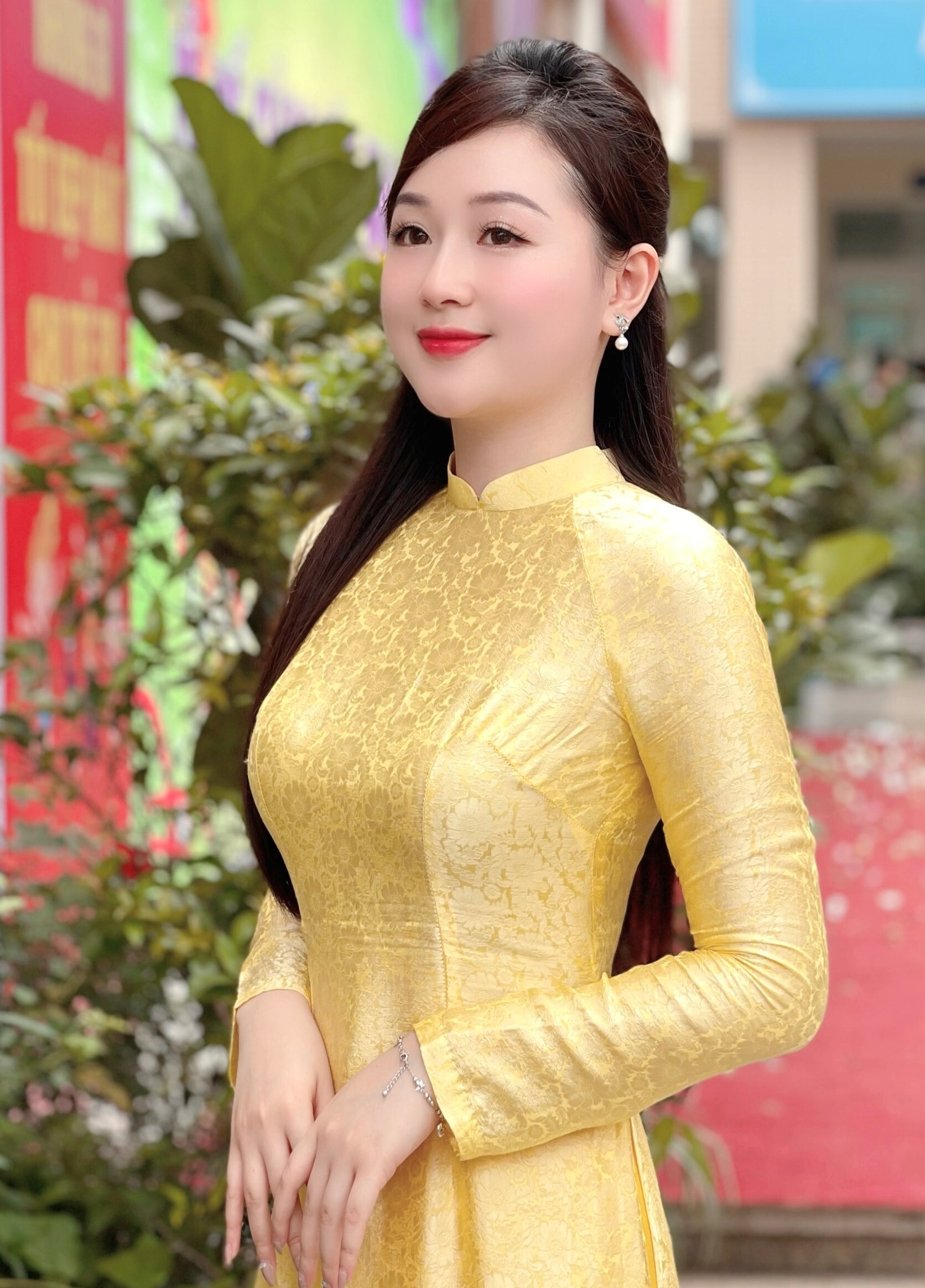 Cô giáo Hà thành nổi như cồn sau lễ khai giảng-7