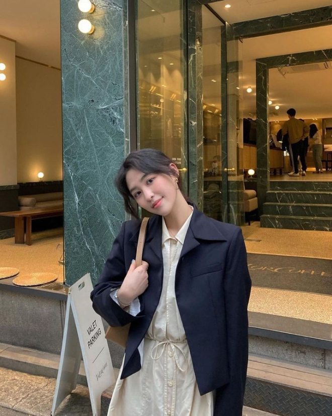 Đáng sắm nhất bây giờ là áo blazer, diện lên sẽ thấy không khí mùa thu liền-11